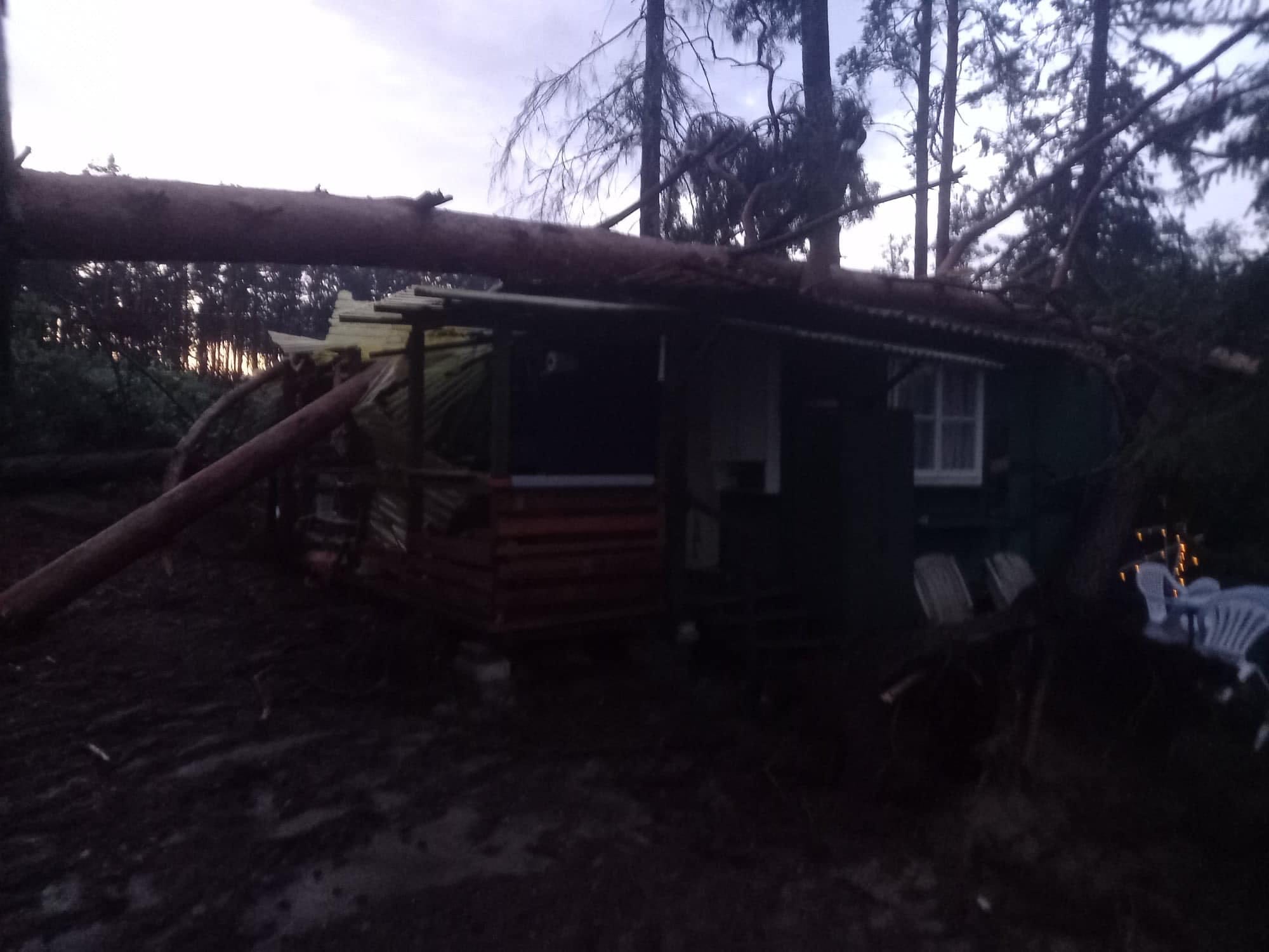 Trąba powietrzna uderzyła z pełną mocą. Ośrodek wypoczynkowy zrównany z ziemią.