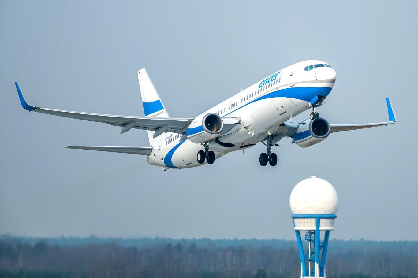 Zaniżanie odszkodowań za opóźnienia? Skandal w Enter Air. UOKiK stawia zarzuty