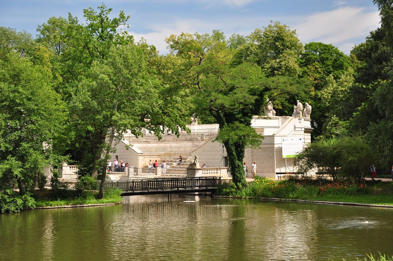 Dramatyczne skutki nawałnicy w Łazienkach Królewskich. Park pozostaje zamknięty