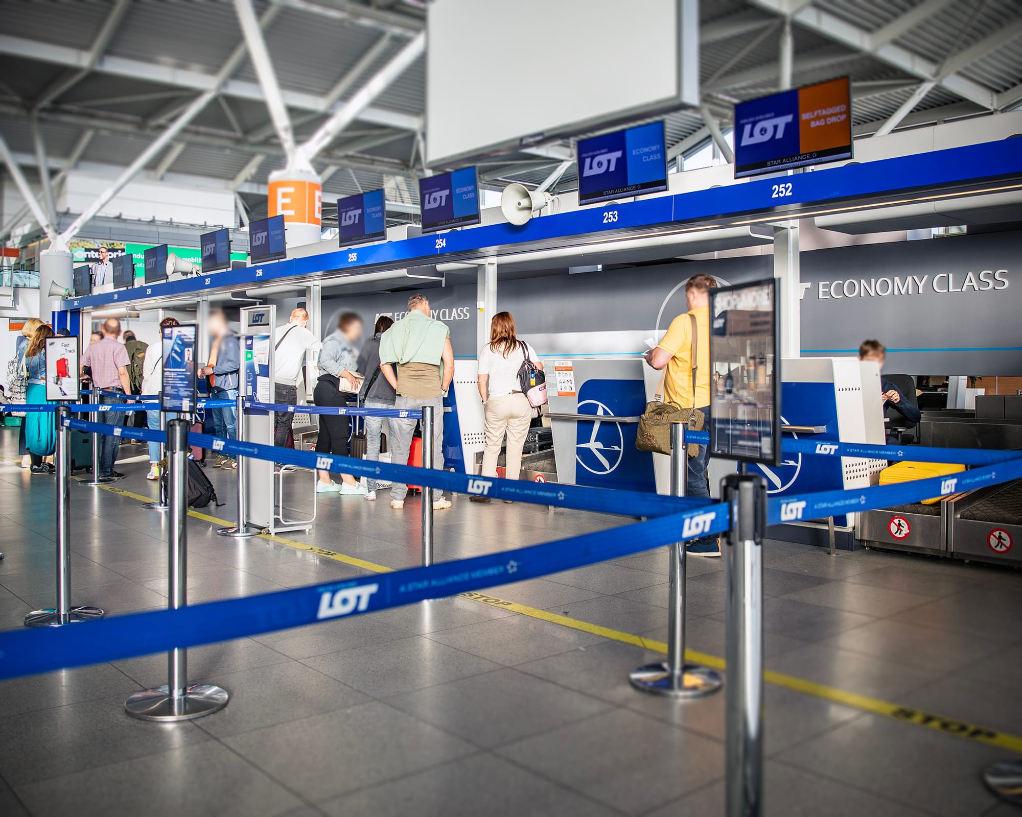 Nie tylko pociągi. Seniorzy mogą teraz latać taniej niż kiedykolwiek