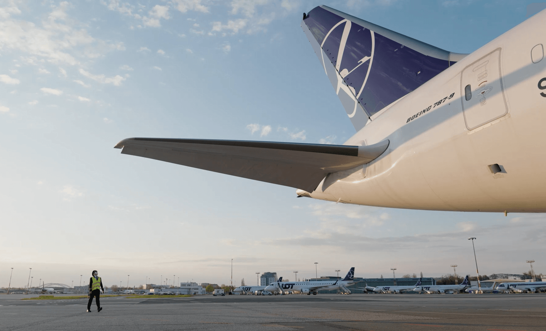 Alarm na pokładzie samolotu PLL LOT. Zatrzymano osiem osób