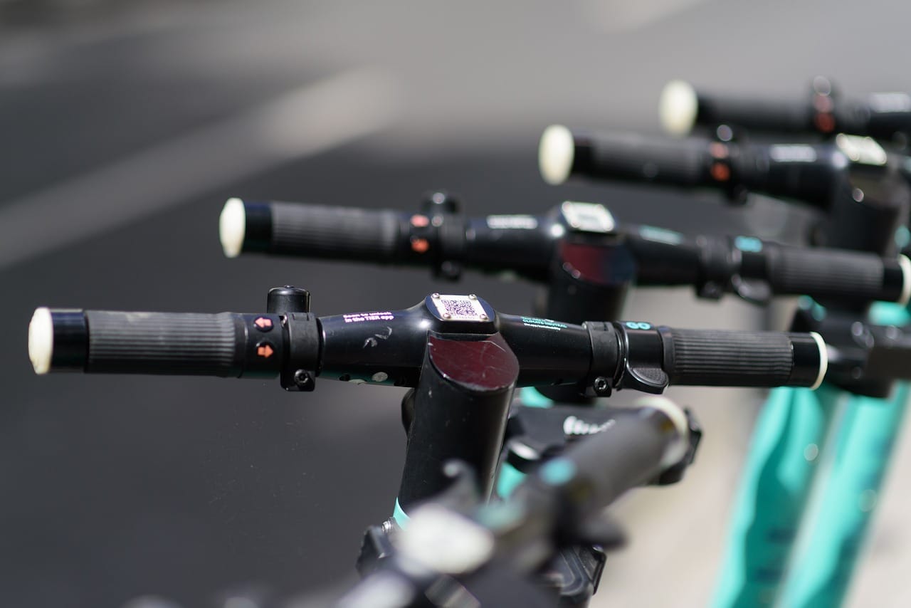 Koniec hulajnóg elektrycznych. Zaskakująca decyzja rady miasta