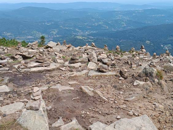 Babia Góra w niebezpieczeństwie? Jak niewinne gesty mogą szkodzić przyrodzie