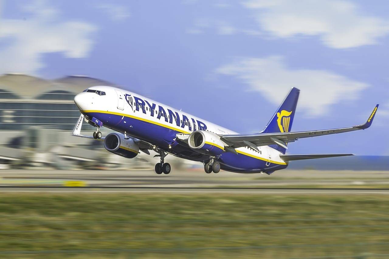 Skandal w Ryanair? UOKiK sprawdza, czy przewoźnik łamie prawa pasażerów