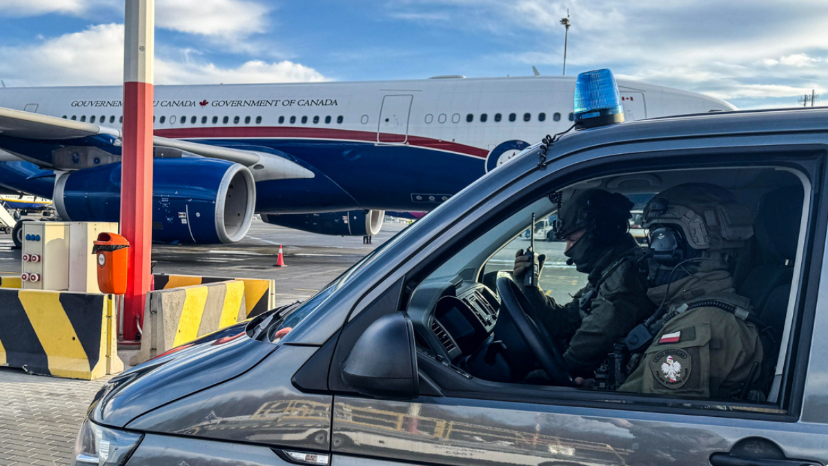 Awantura na pokładzie. Z samolotu trafił prosto na izbę wytrzeźwień