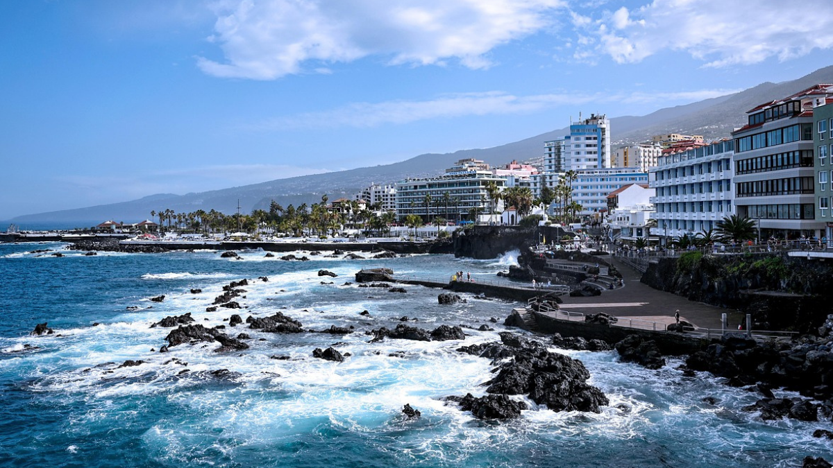 Fala porwała turystów. Dramat na Teneryfie